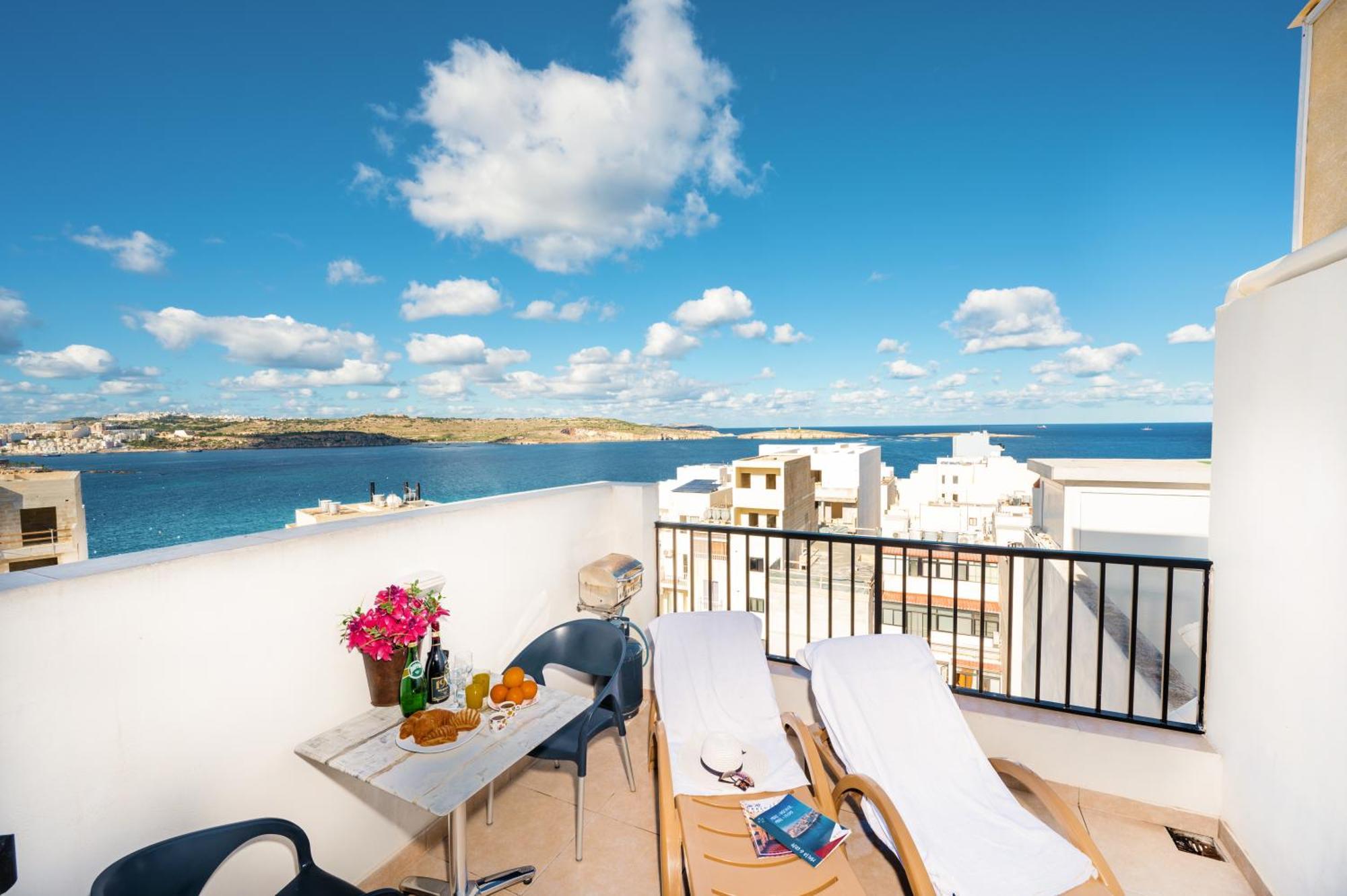 Penthouse With Seaview Terrace Apartment St. Paul's Bay Bagian luar foto